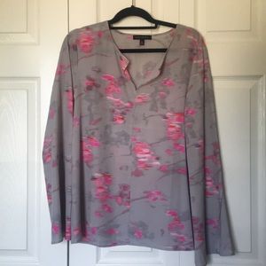 REDUCED: Banana Republic bell sleeved summer top